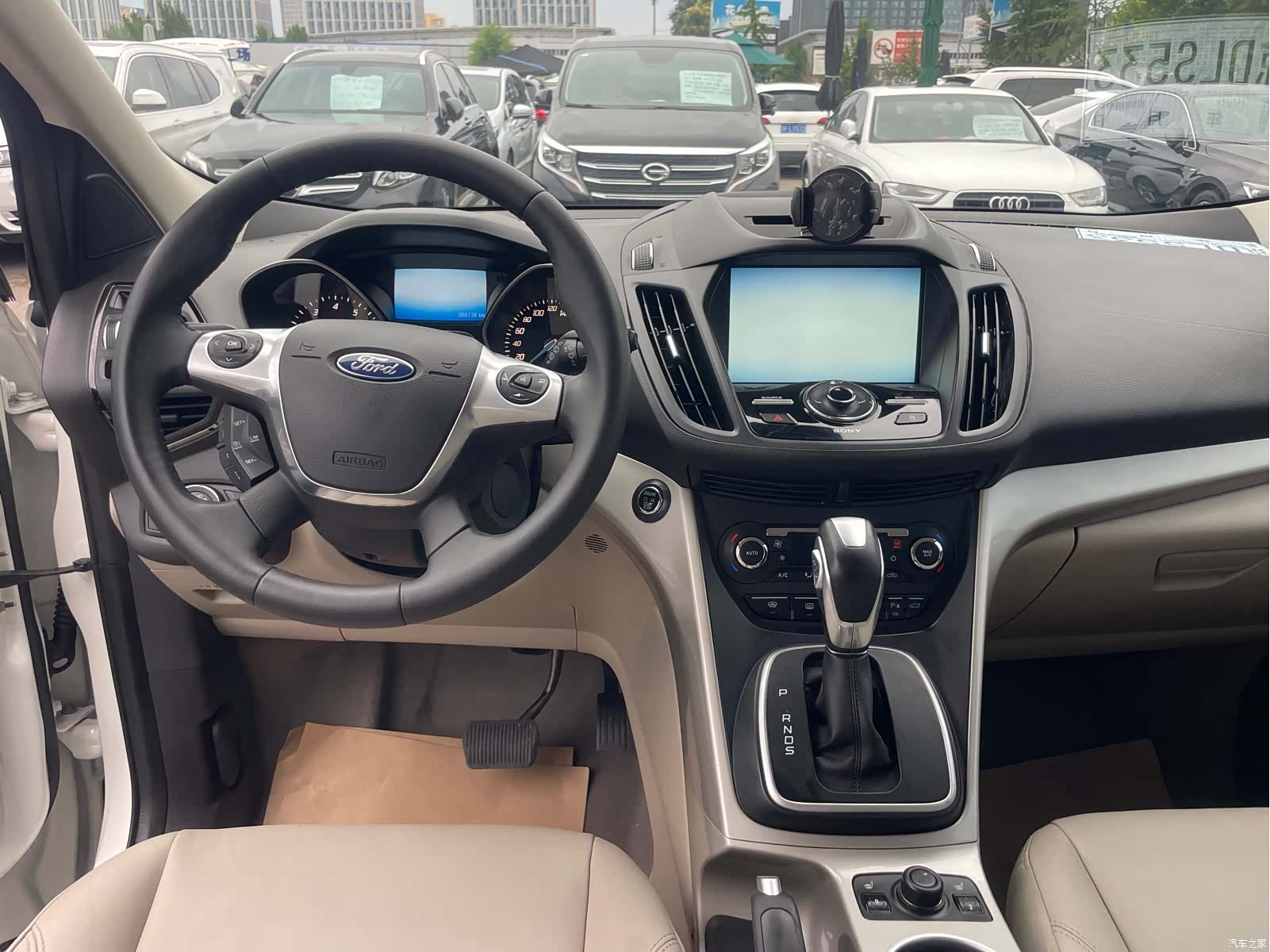 Ford Kuga, 2015 9
