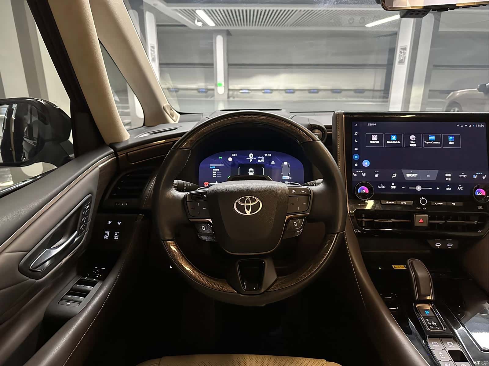 Toyota Alphard, 2024 10