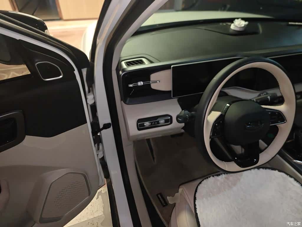 Geely Icon, 2024 17