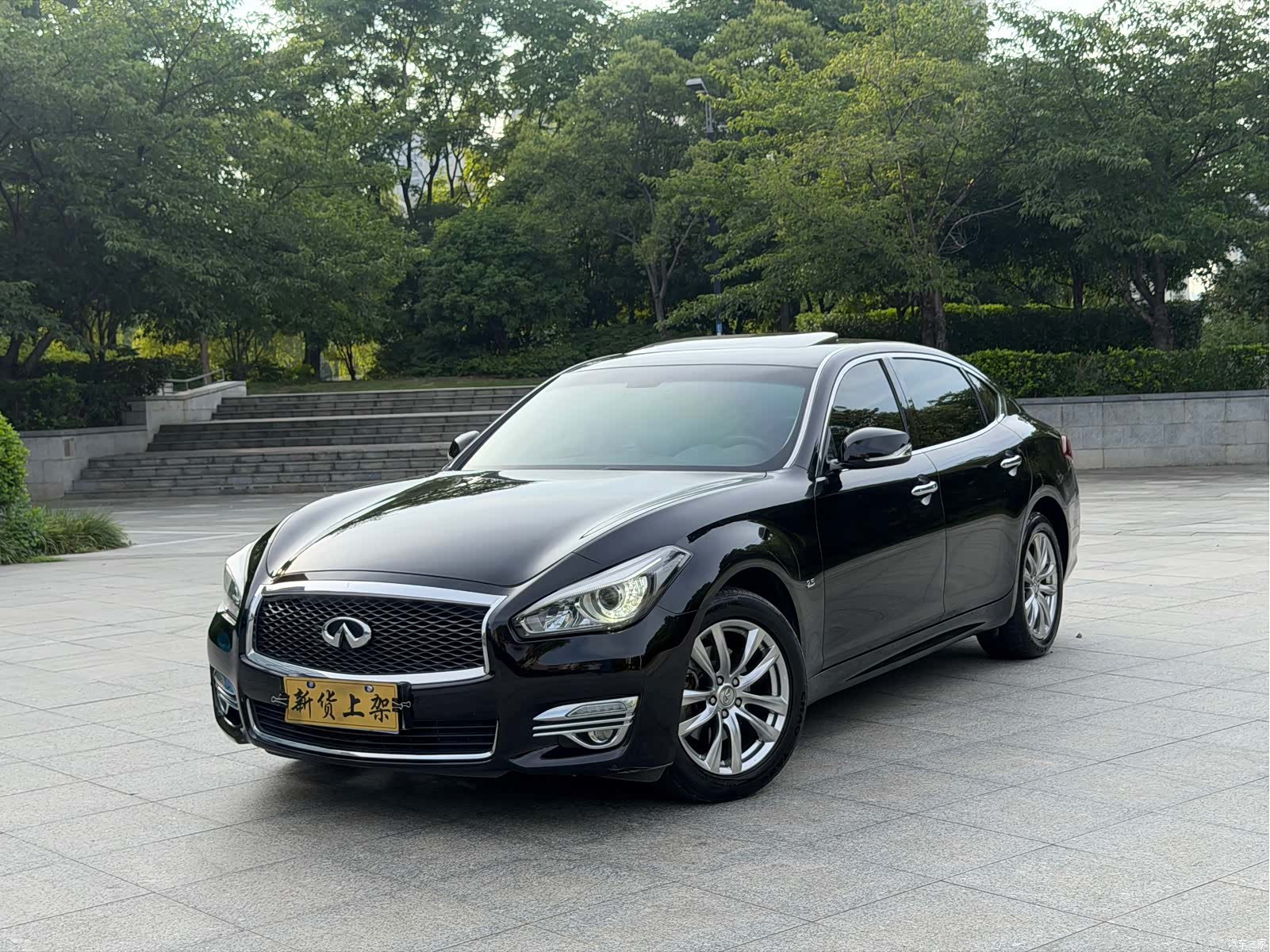 Infiniti Q70