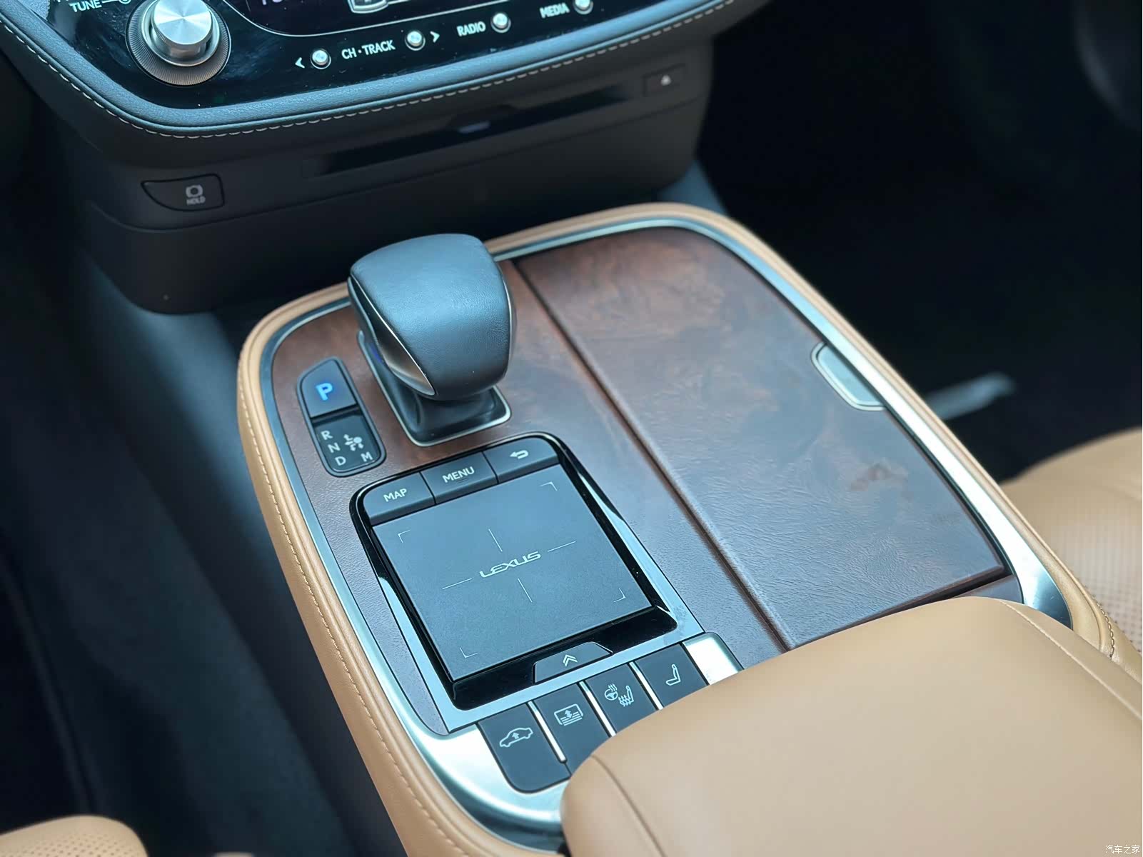 Lexus LS, 2022 22