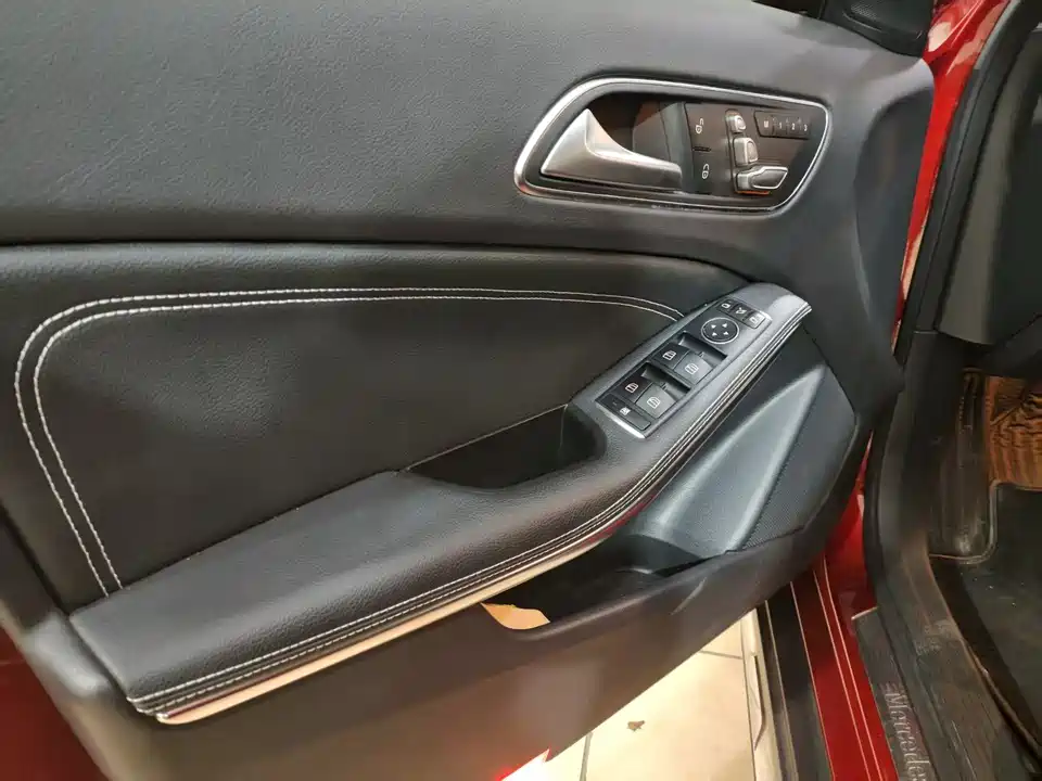 Mercedes-Benz GLA Mercedes-Benz GLA