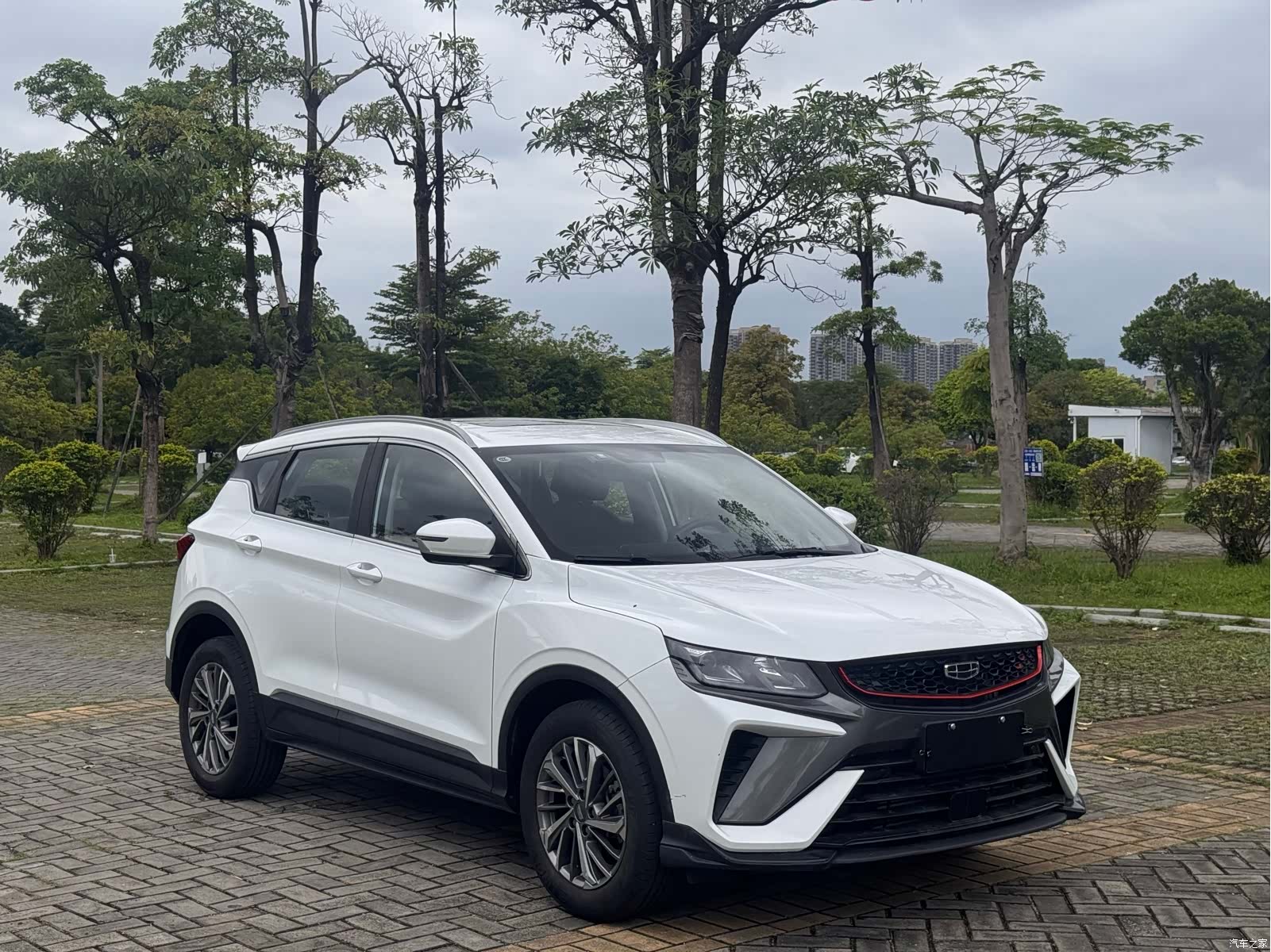 Geely Coolray, 2022 3