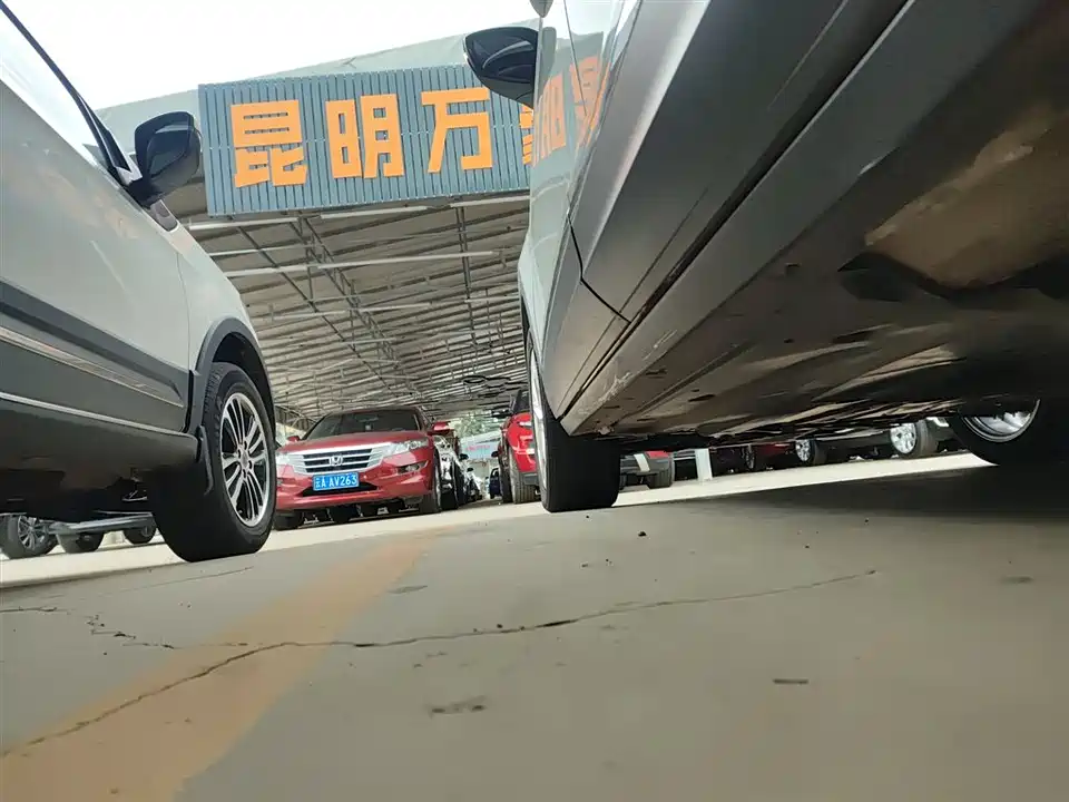 Volkswagen T-ROC exploring Songs