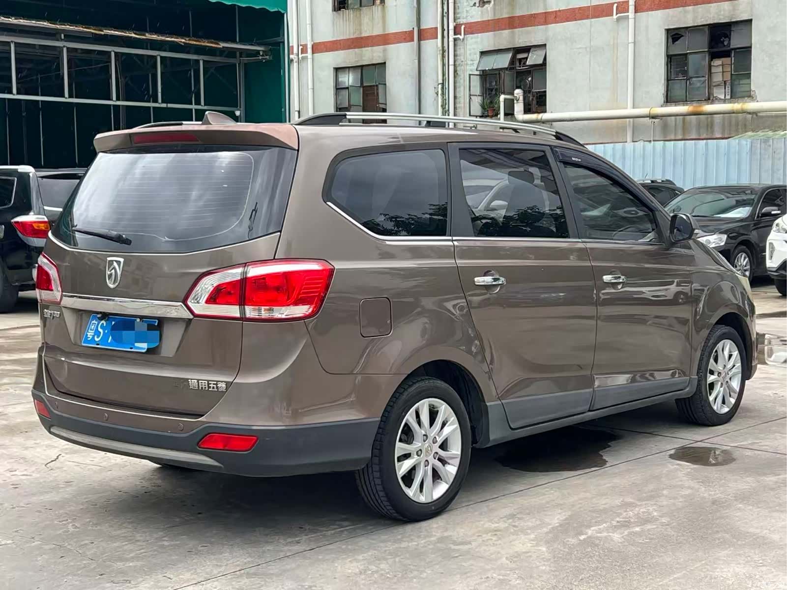 Wuling 730, 2015 14