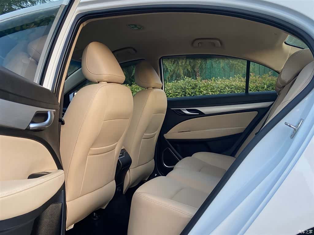 Geely Emgrand, 2018 9