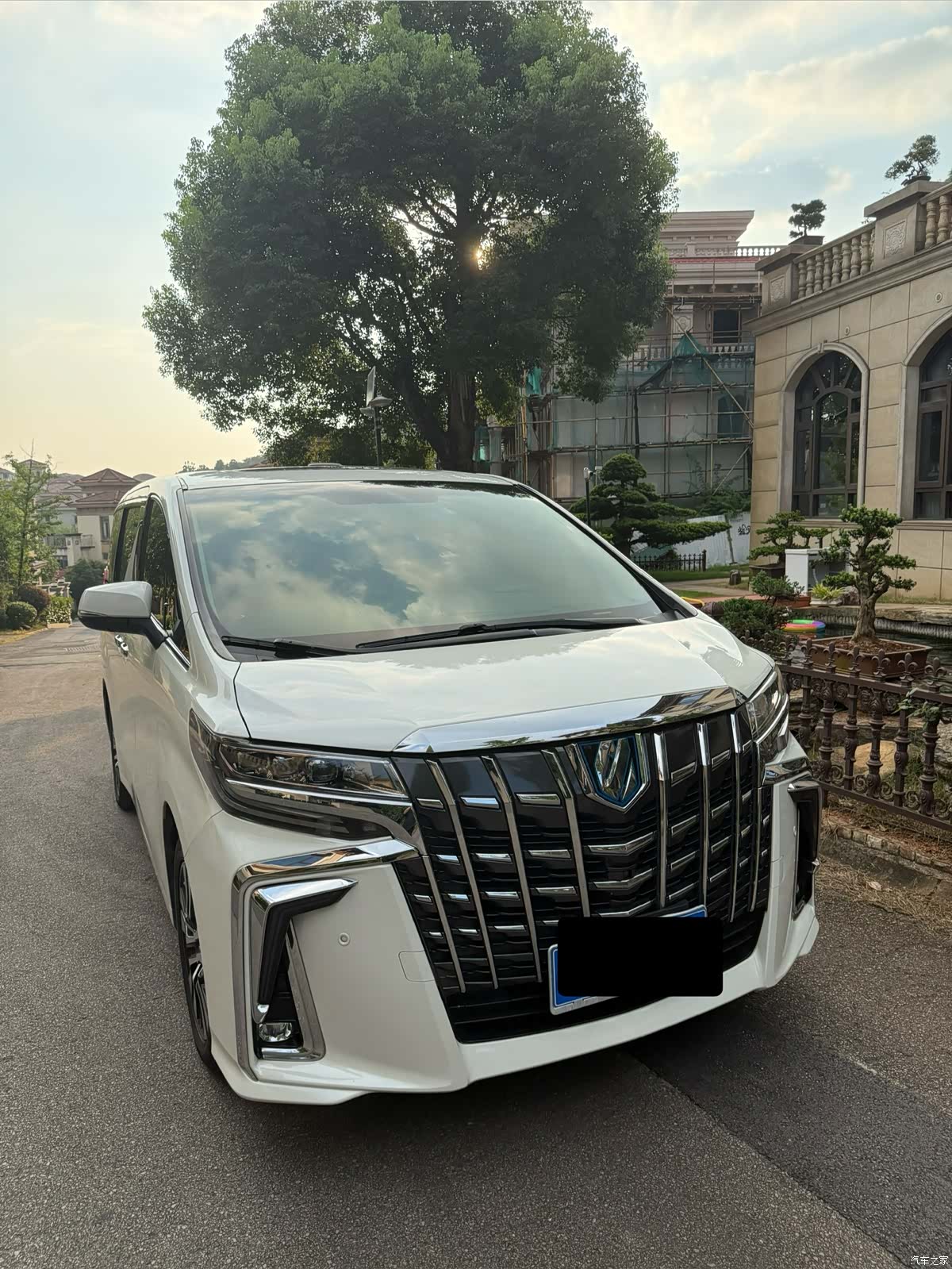 Toyota Alphard, 2017 1