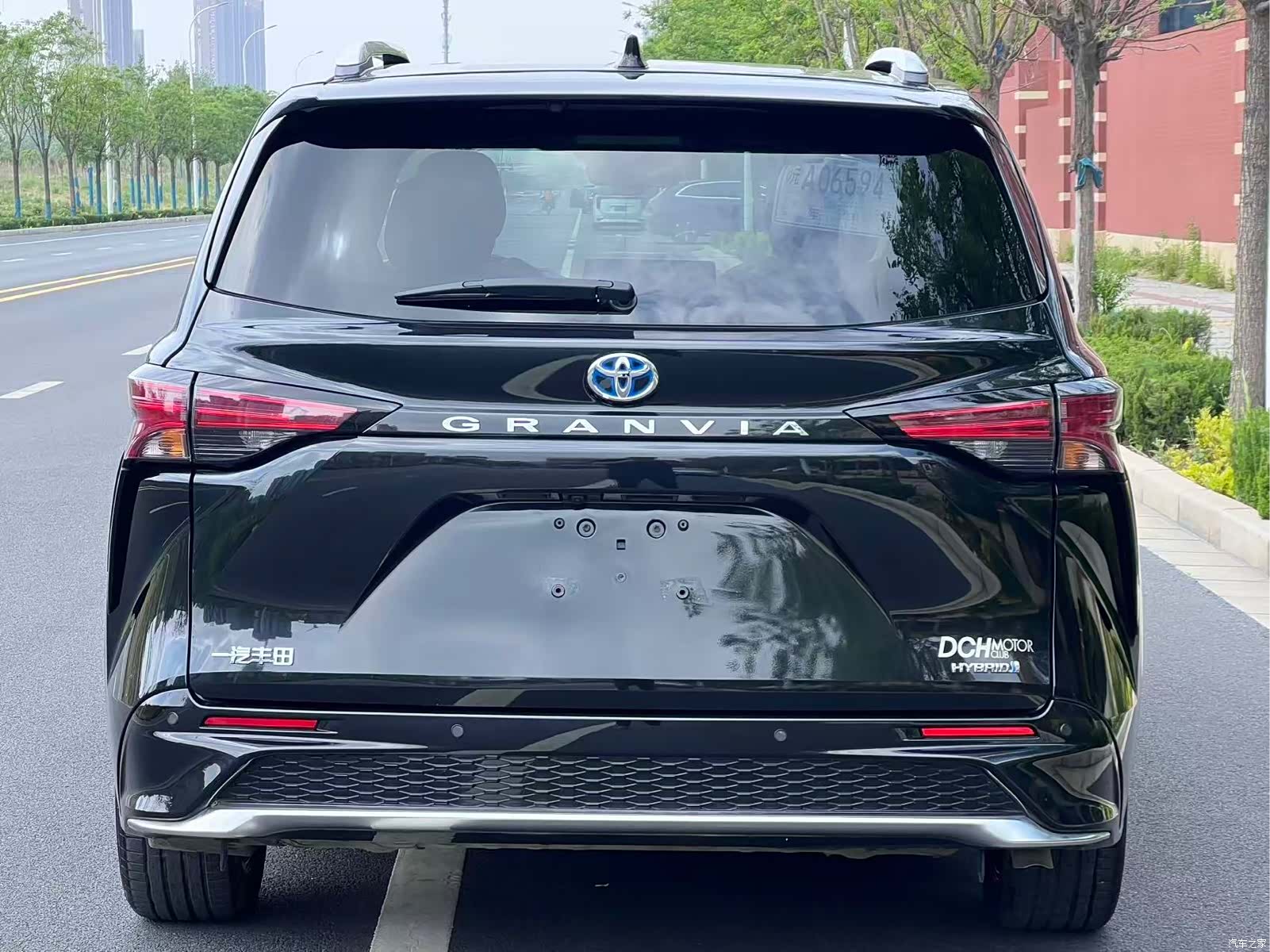 Toyota Granvia, 2024 4