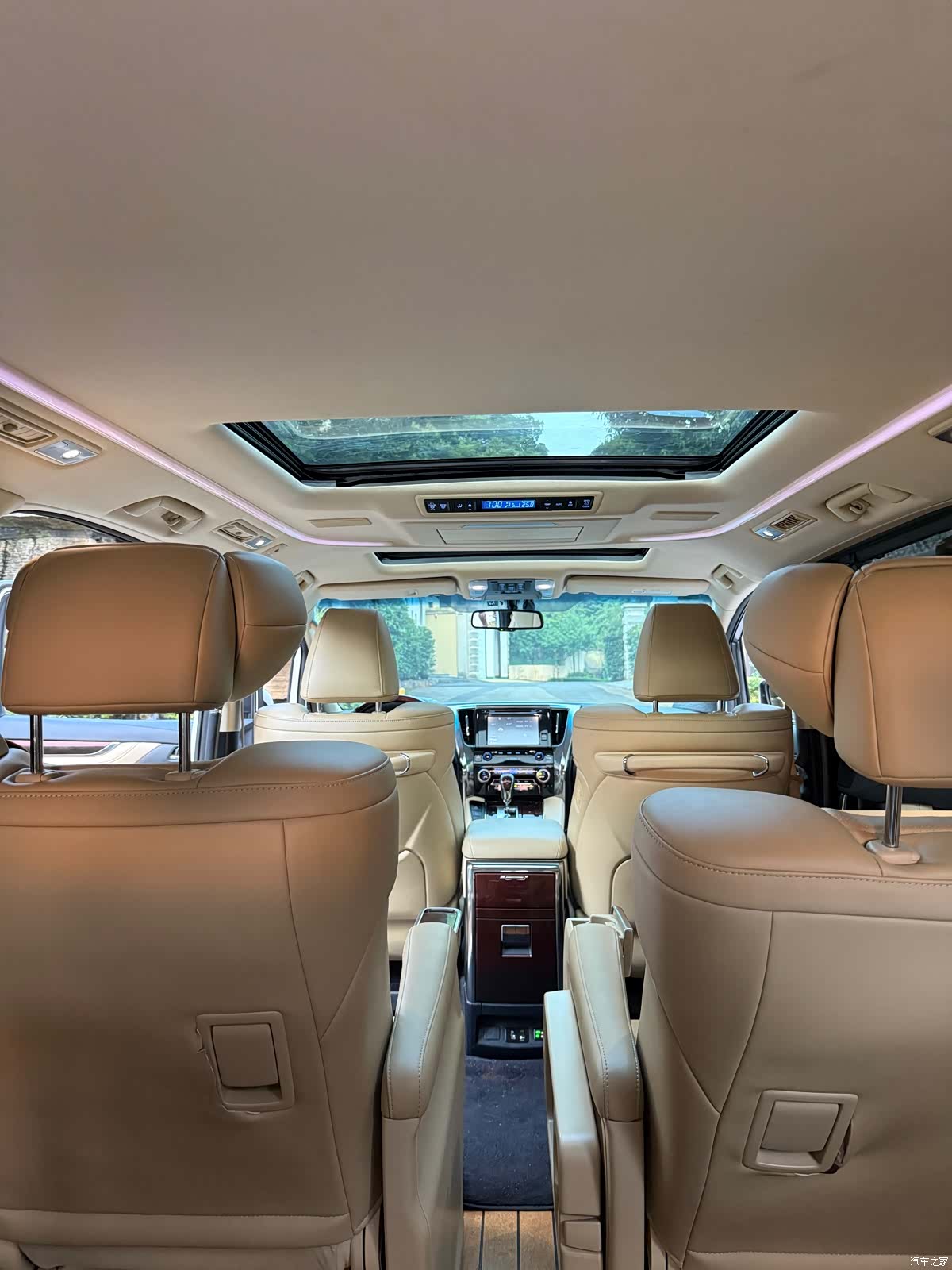 Toyota Alphard, 2017 15