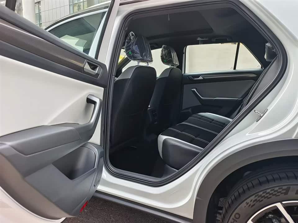 Volkswagen T-ROC exploring Songs