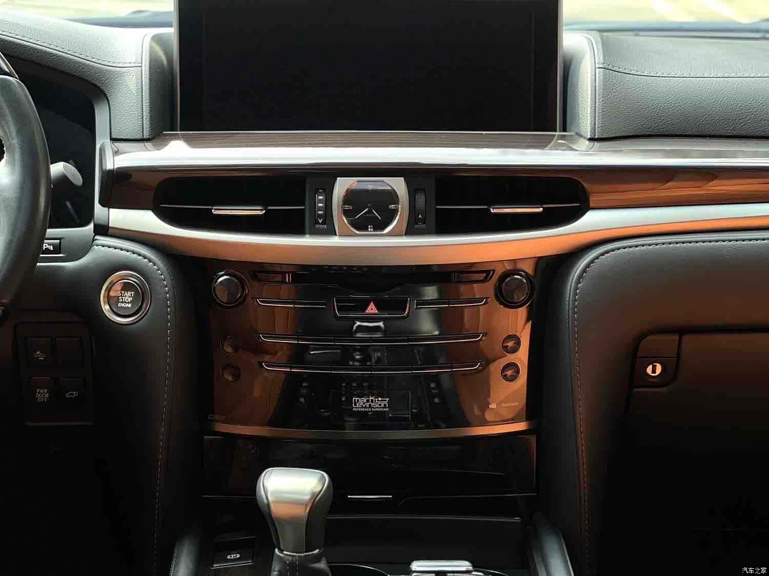 Lexus LX, 2019 18