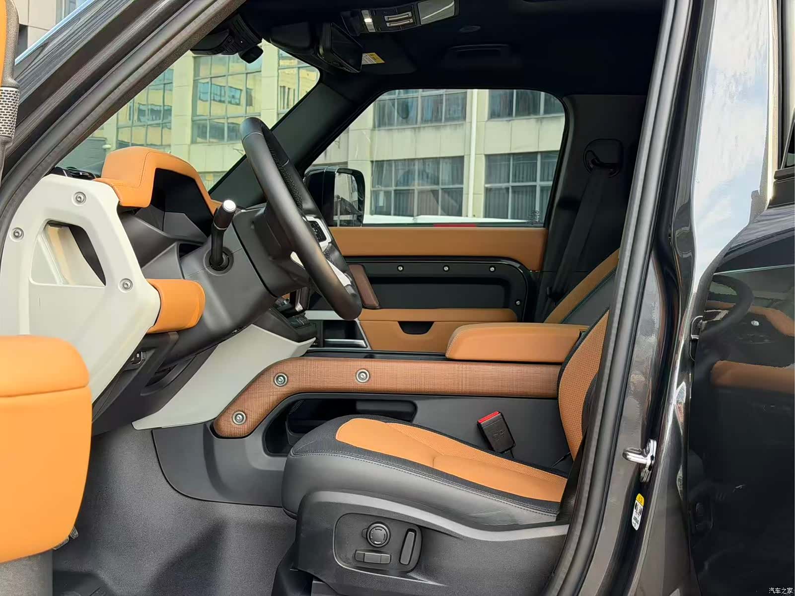 Land Rover Defender, 2024 7
