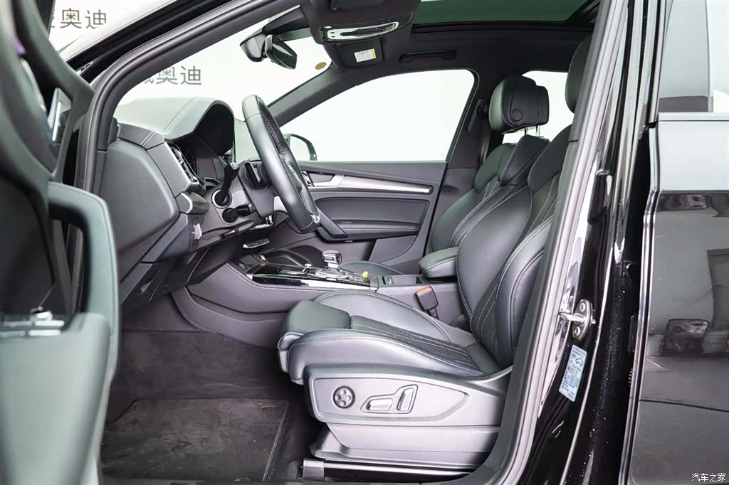 Audi Q5L, 2025 11