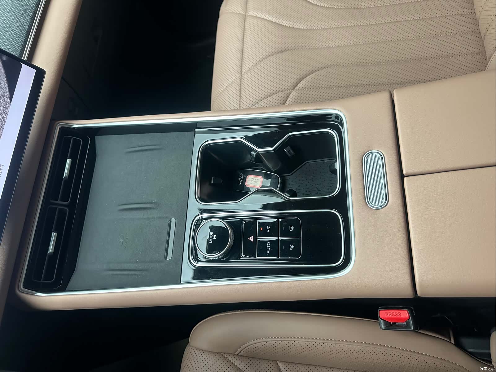 Chery Tiggo 8, 2025 13