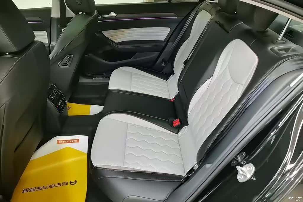 Volkswagen Magotan, 2026 7