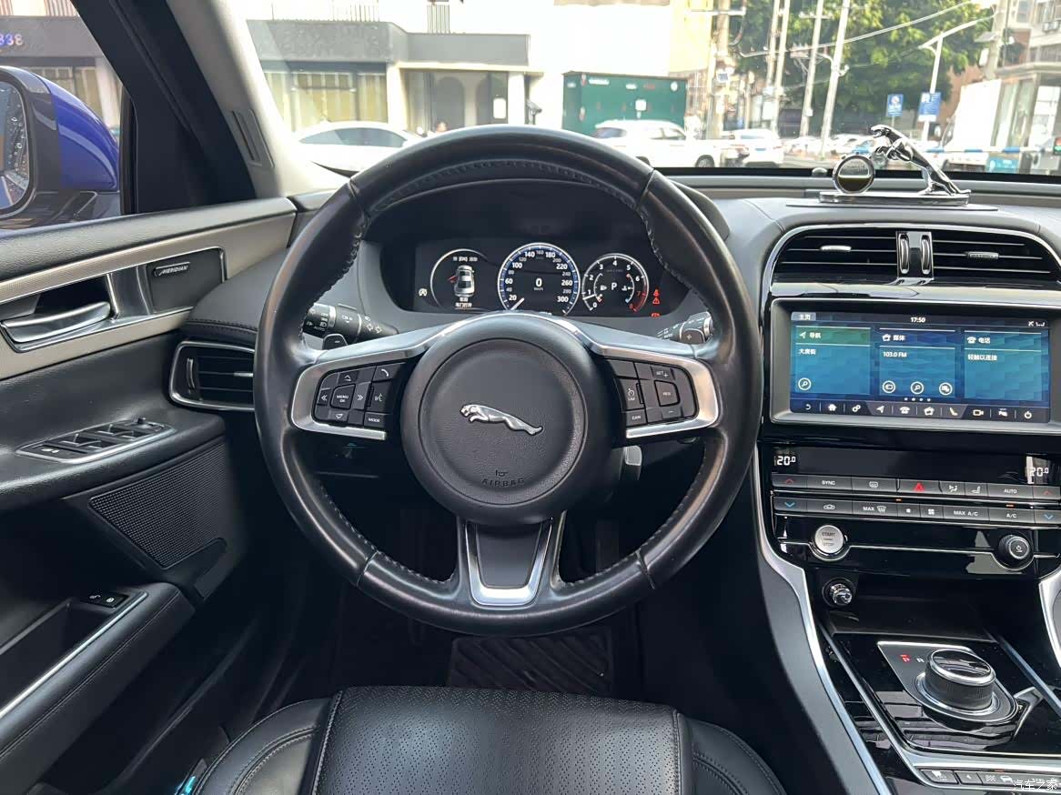 Land Rover XEL, 2019 4