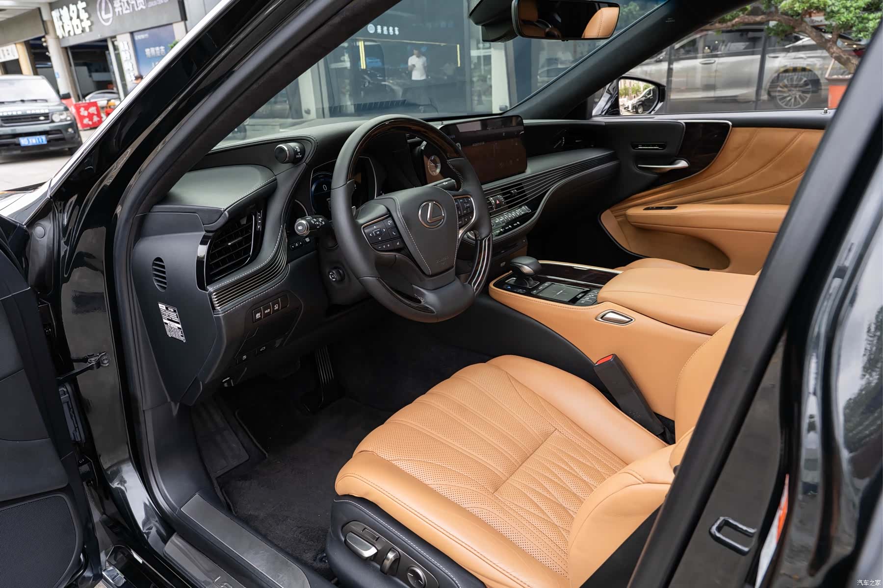 Lexus LS, 2021 9