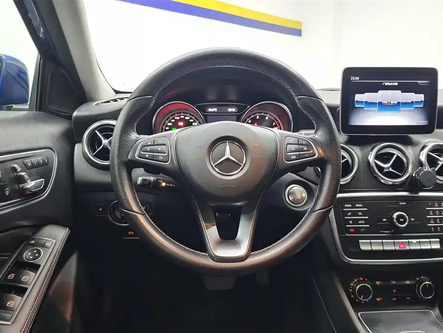 Mercedes-Benz GLA Mercedes-Benz GLA