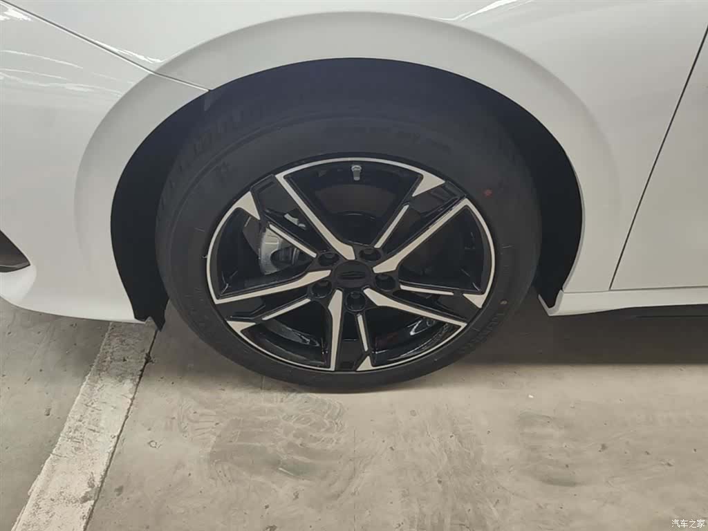 Geely Binray, 2026 23