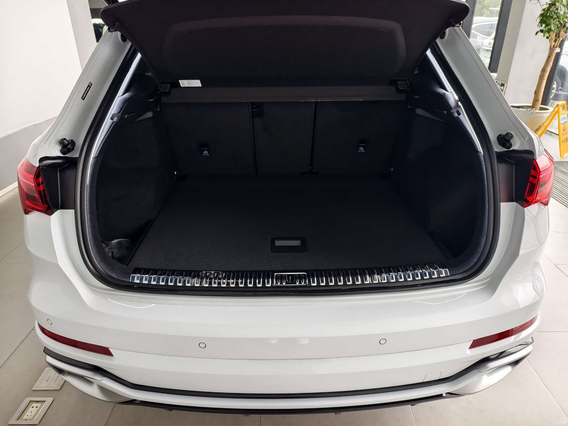 Audi Q3, 2024 14