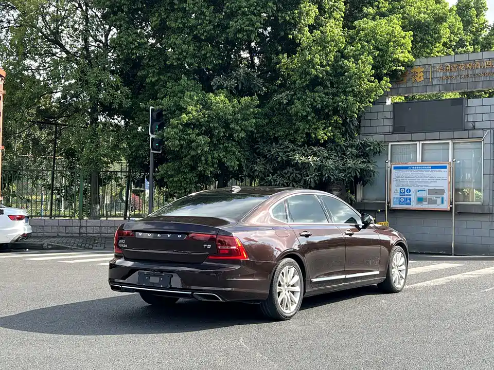 Volvo S90
