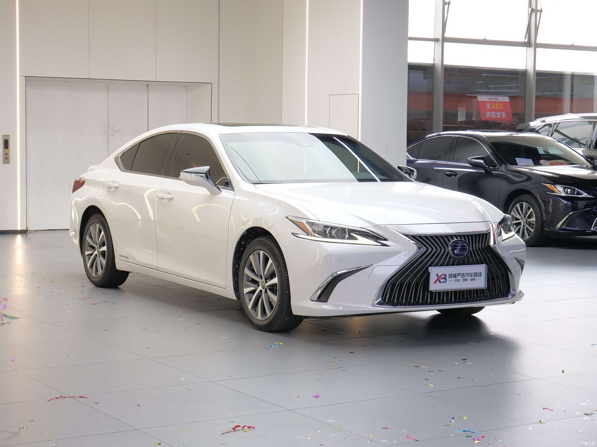 Lexus ES, 2021 3