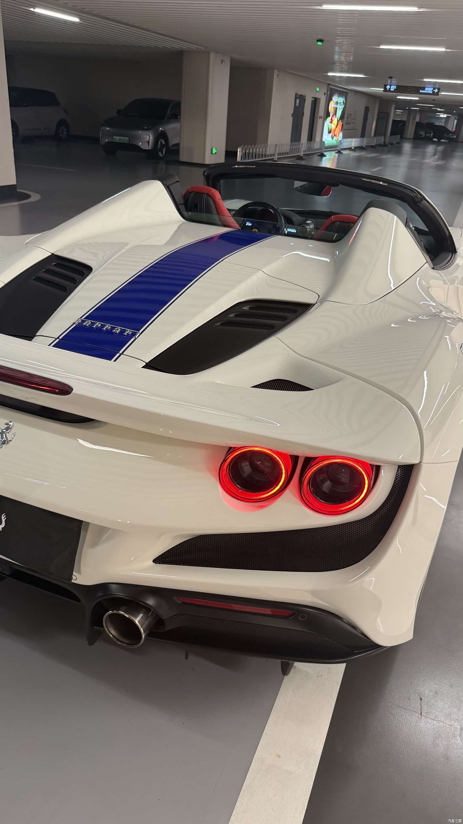 Ferrari F8, 2022 6