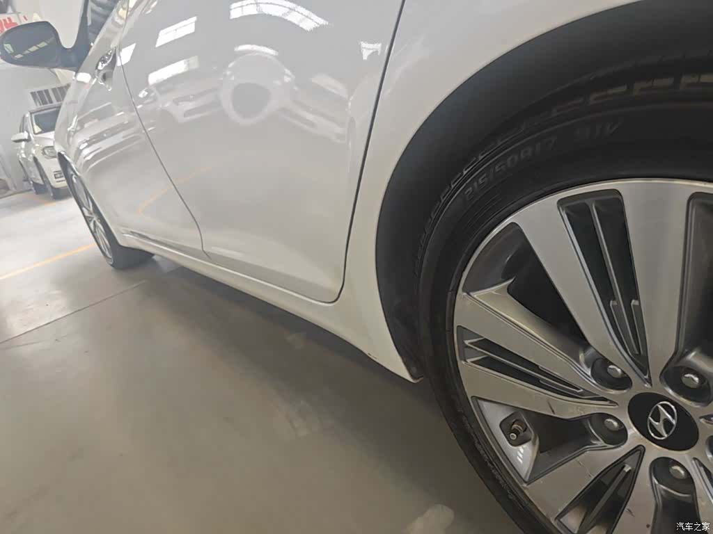 Hyundai DLX, 2014 22