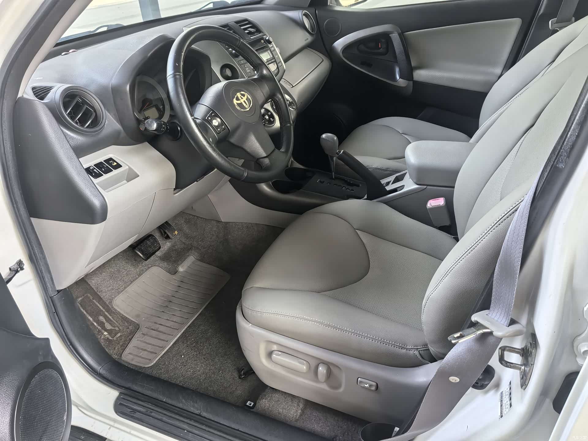 Toyota RAV4, 2011 11