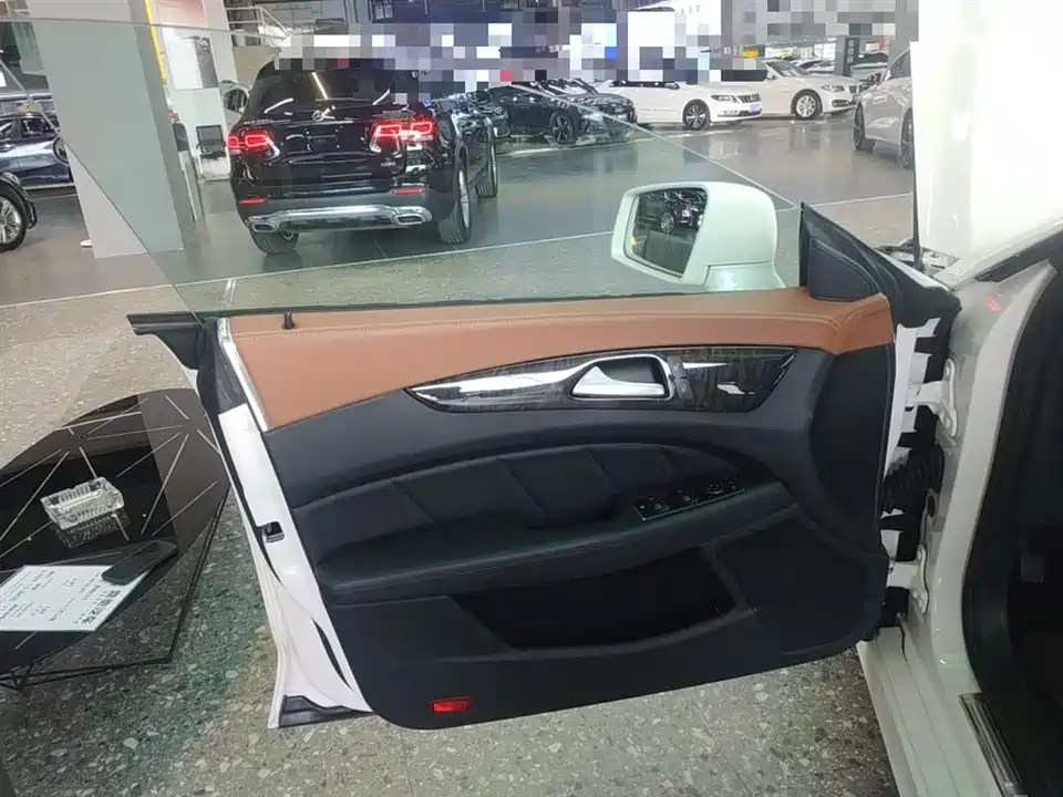 Mercedes-Benz CLS Mercedes-Benz CLS