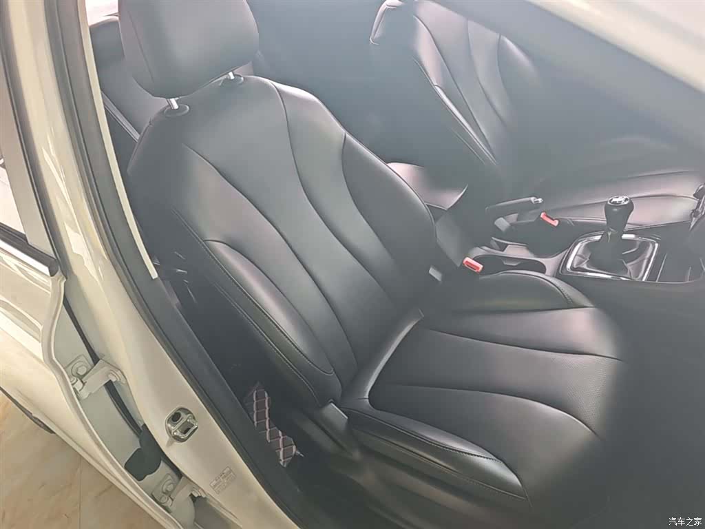 Roewe i5, 2019 25