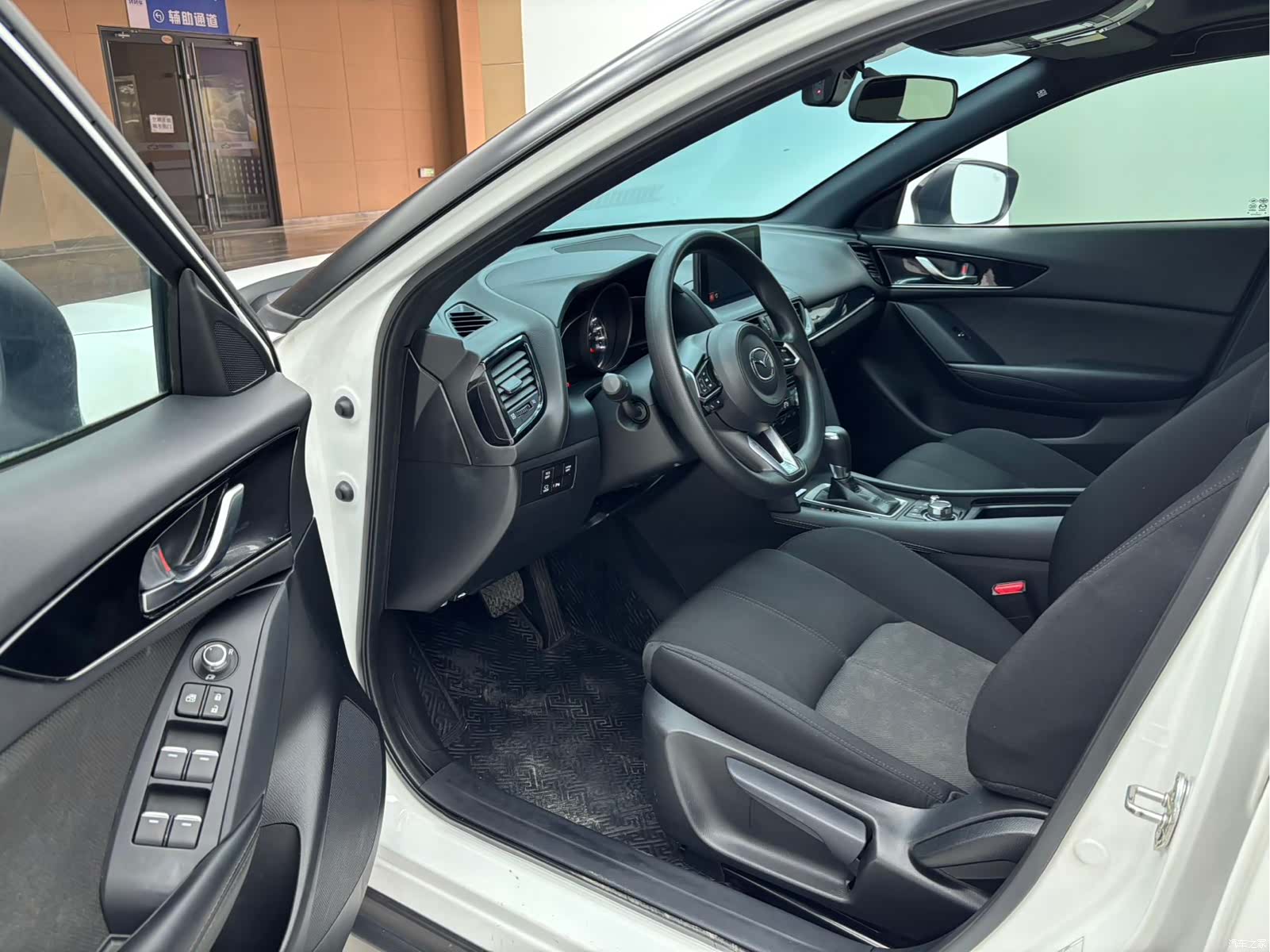 Mazda CX-4, 2023 7
