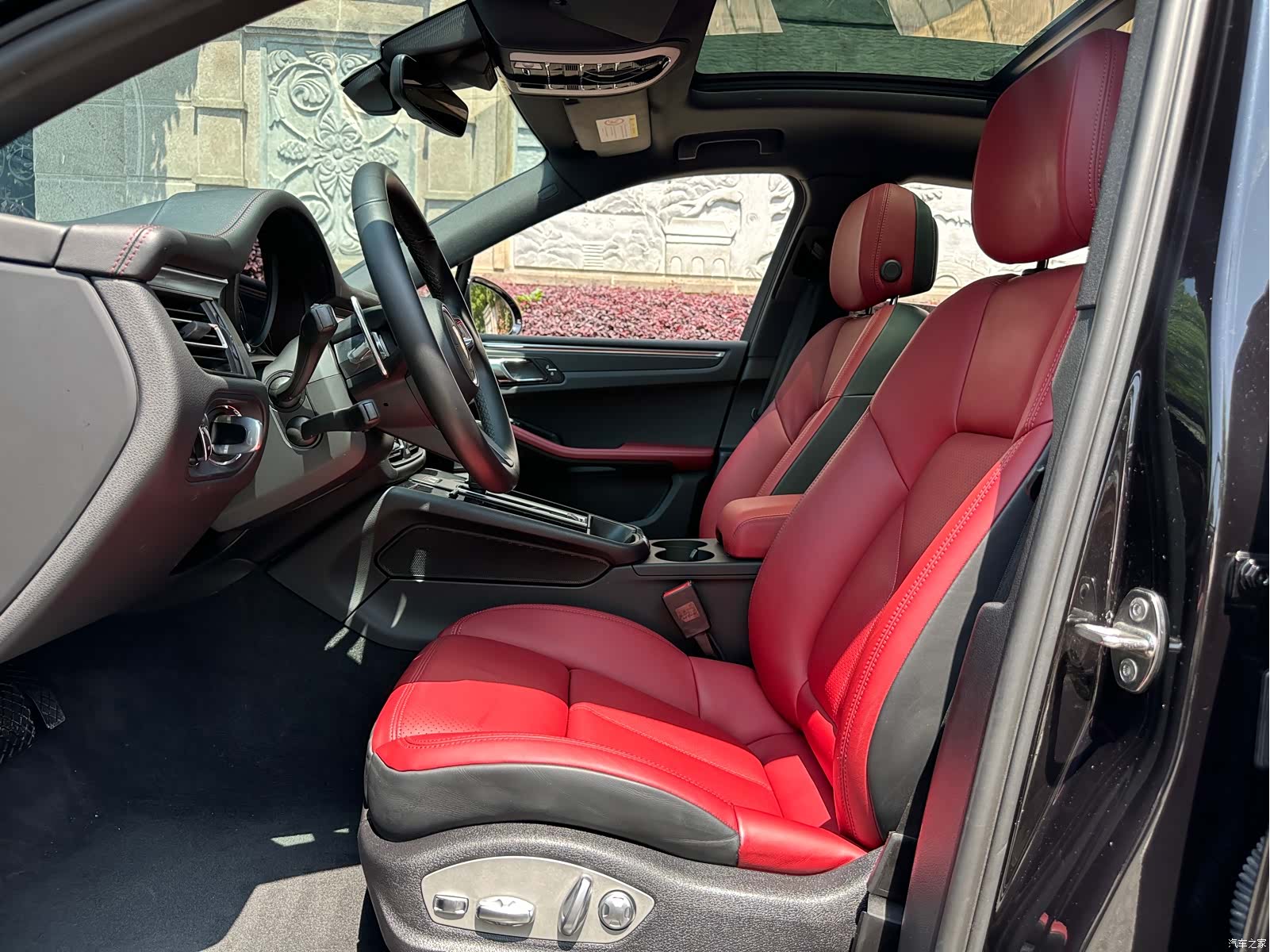 Porsche Macan, 2022 все фото