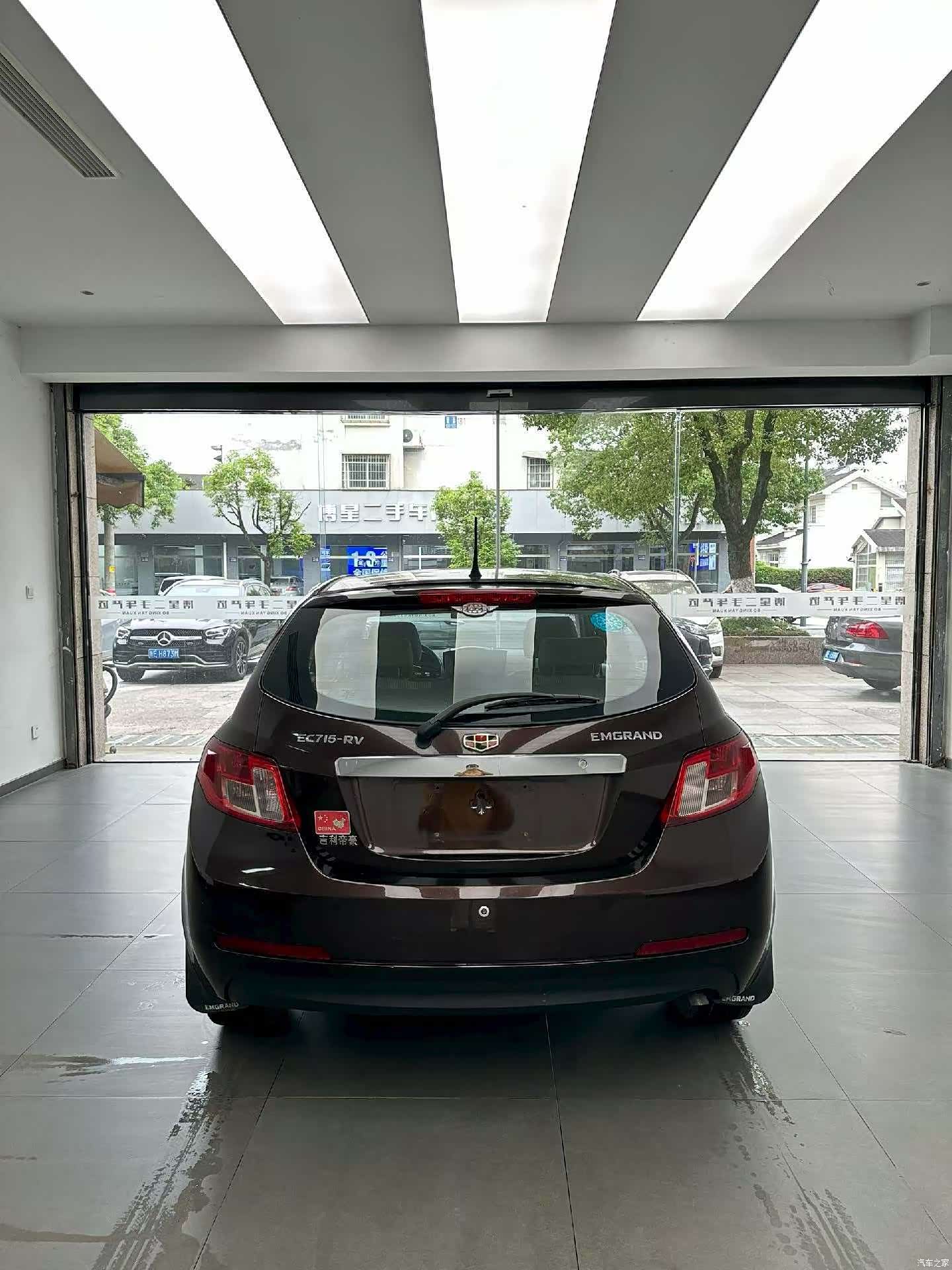 Geely Emgrand, 2012 8