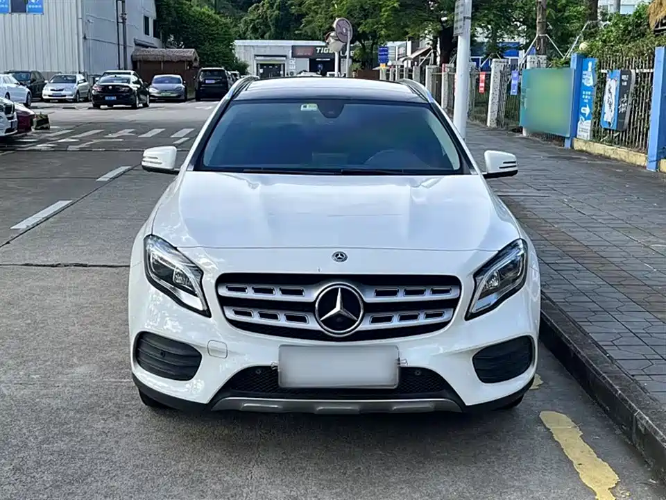 Mercedes-Benz GLA Mercedes-Benz GLA