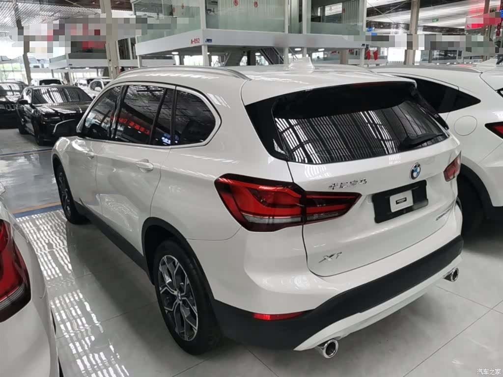 BMW X1, 2022 все фото