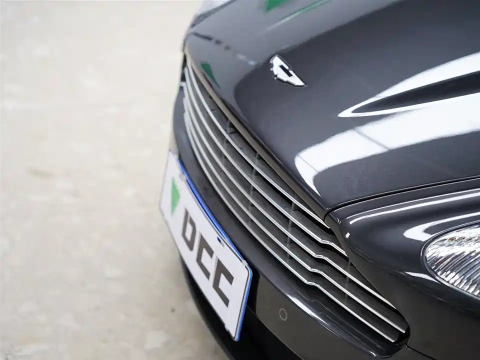Aston Martin DBS Aston Martin DBS