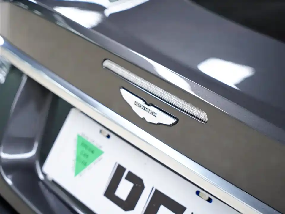 Aston Martin DBS Aston Martin DBS