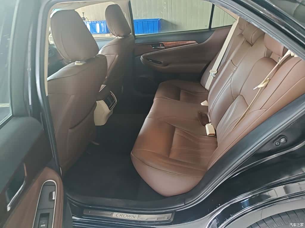 Toyota Crown, 2016 13