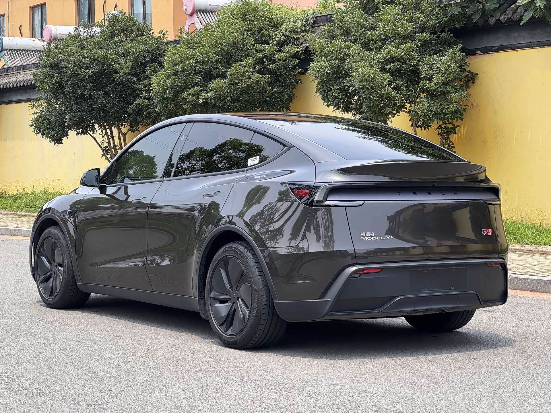 Tesla Model Y, 2025 11