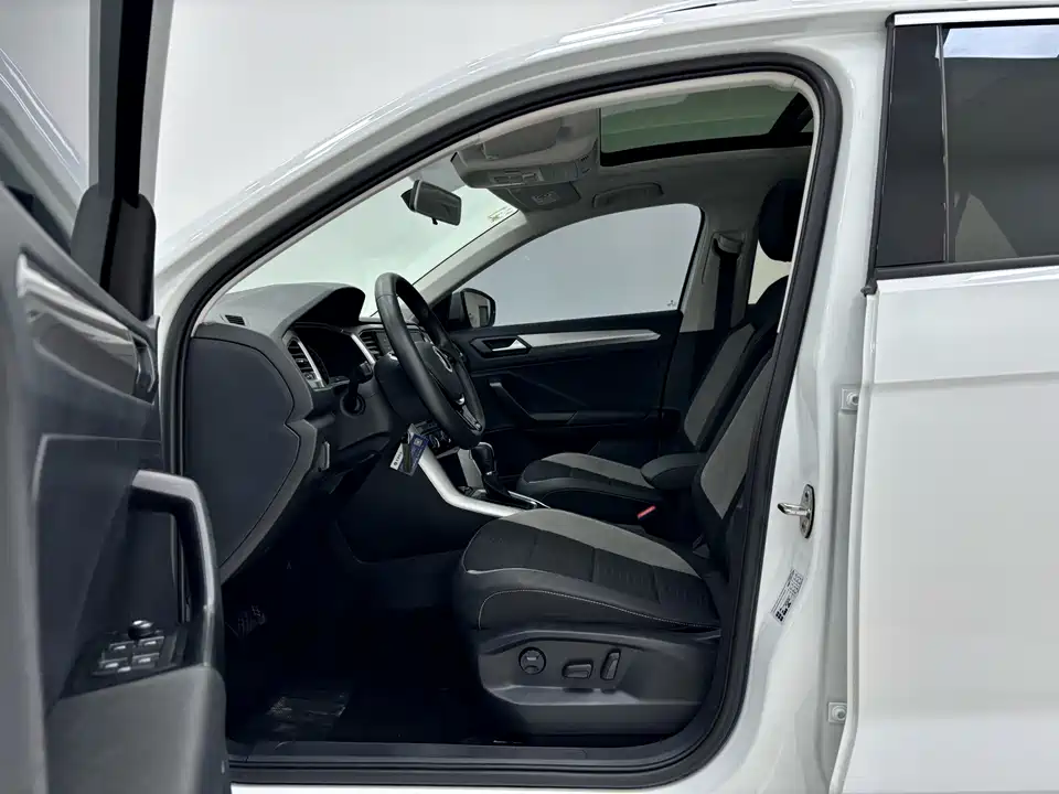 Volkswagen T-ROC exploring Songs