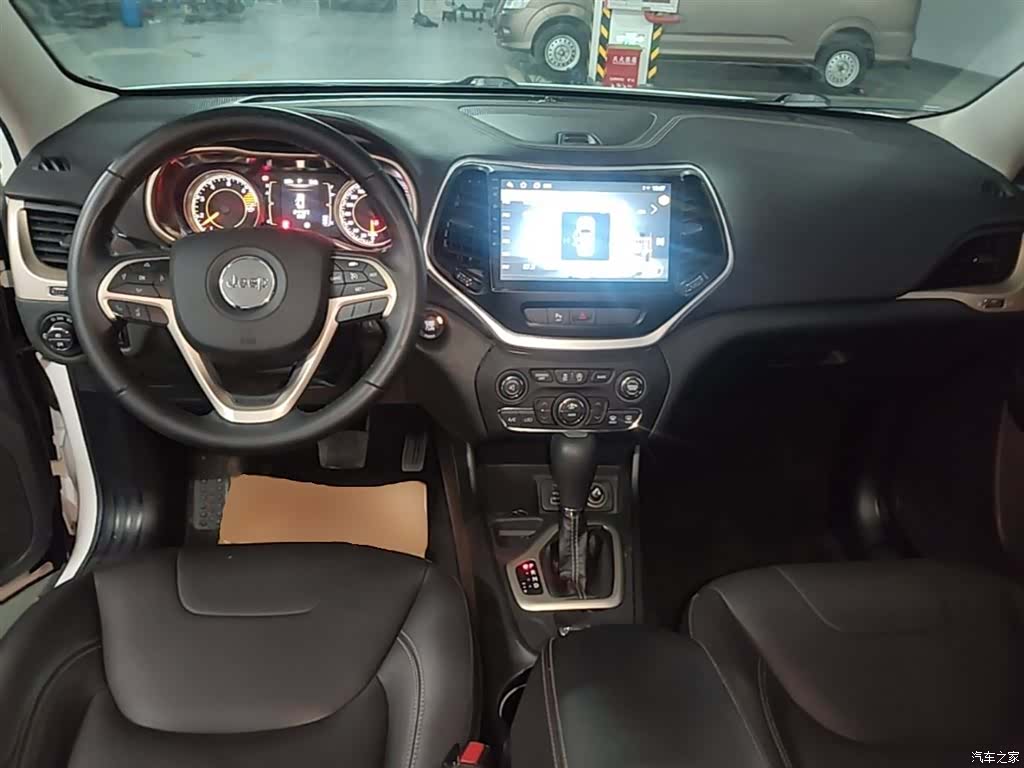 Jeep Cherokee, 2016 10