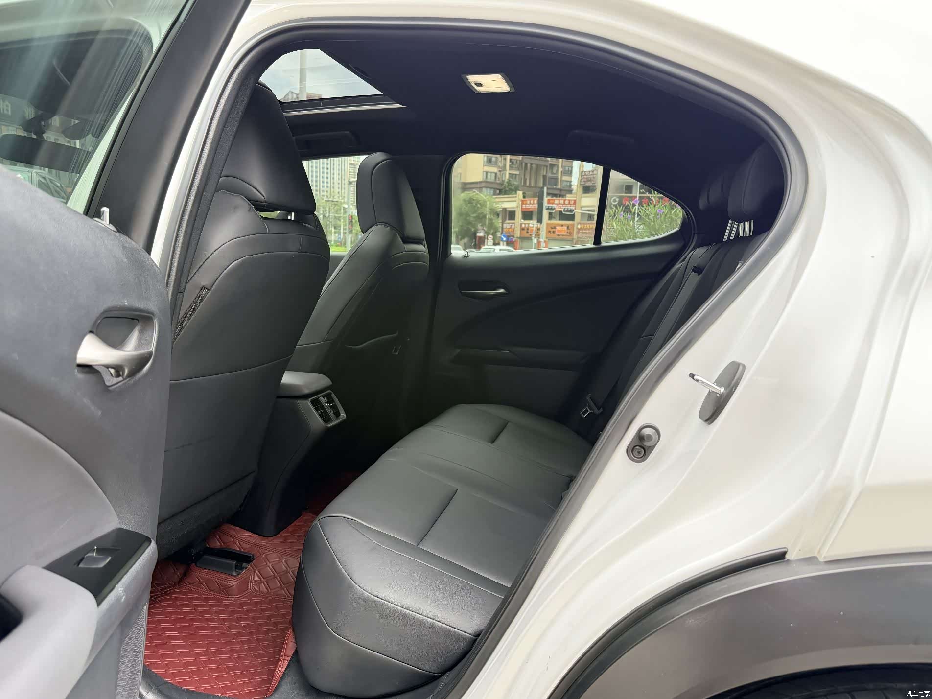 Lexus UX, 2022 6