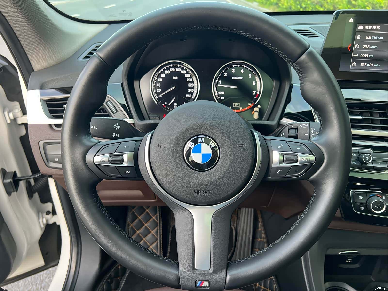 BMW X1, 2022 все фото