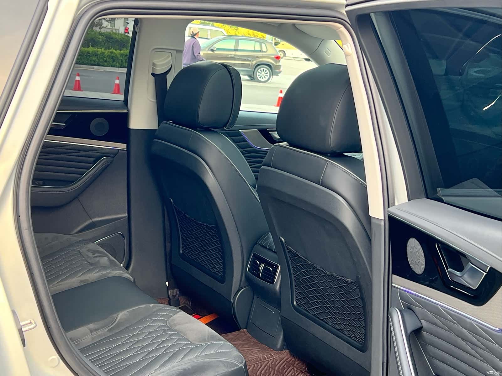 Hongqi HS5, 2022 10