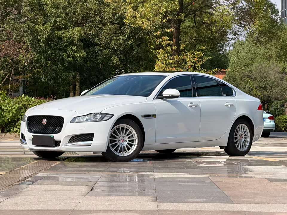 Jaguar XF