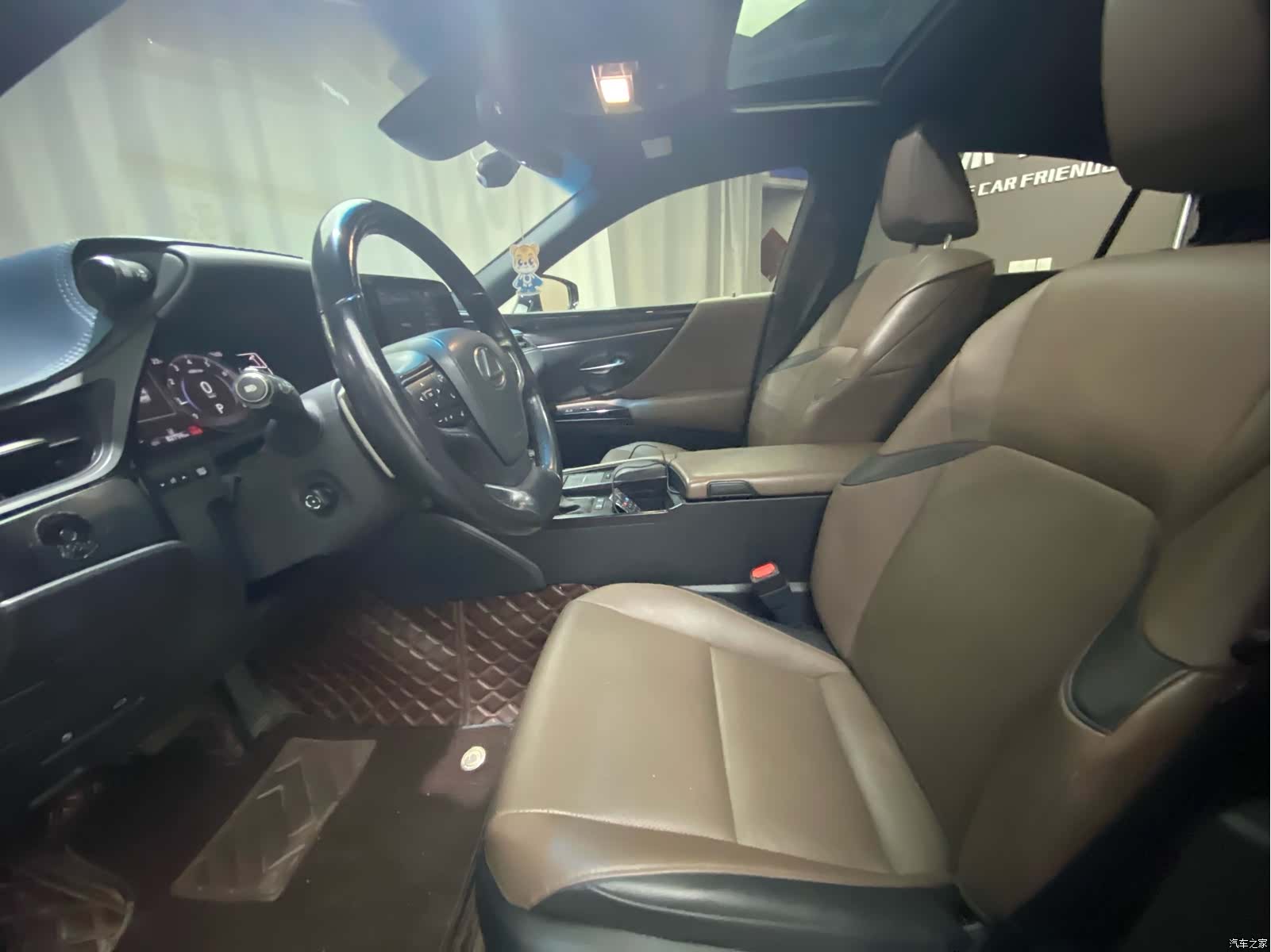 Lexus ES, 2022 9