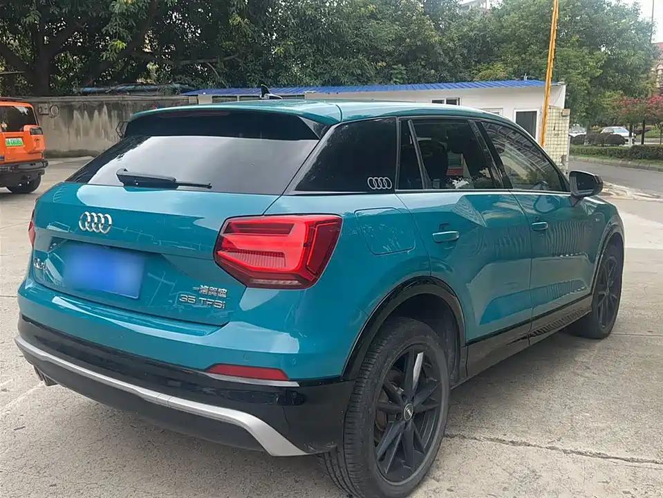 Audi Q2L