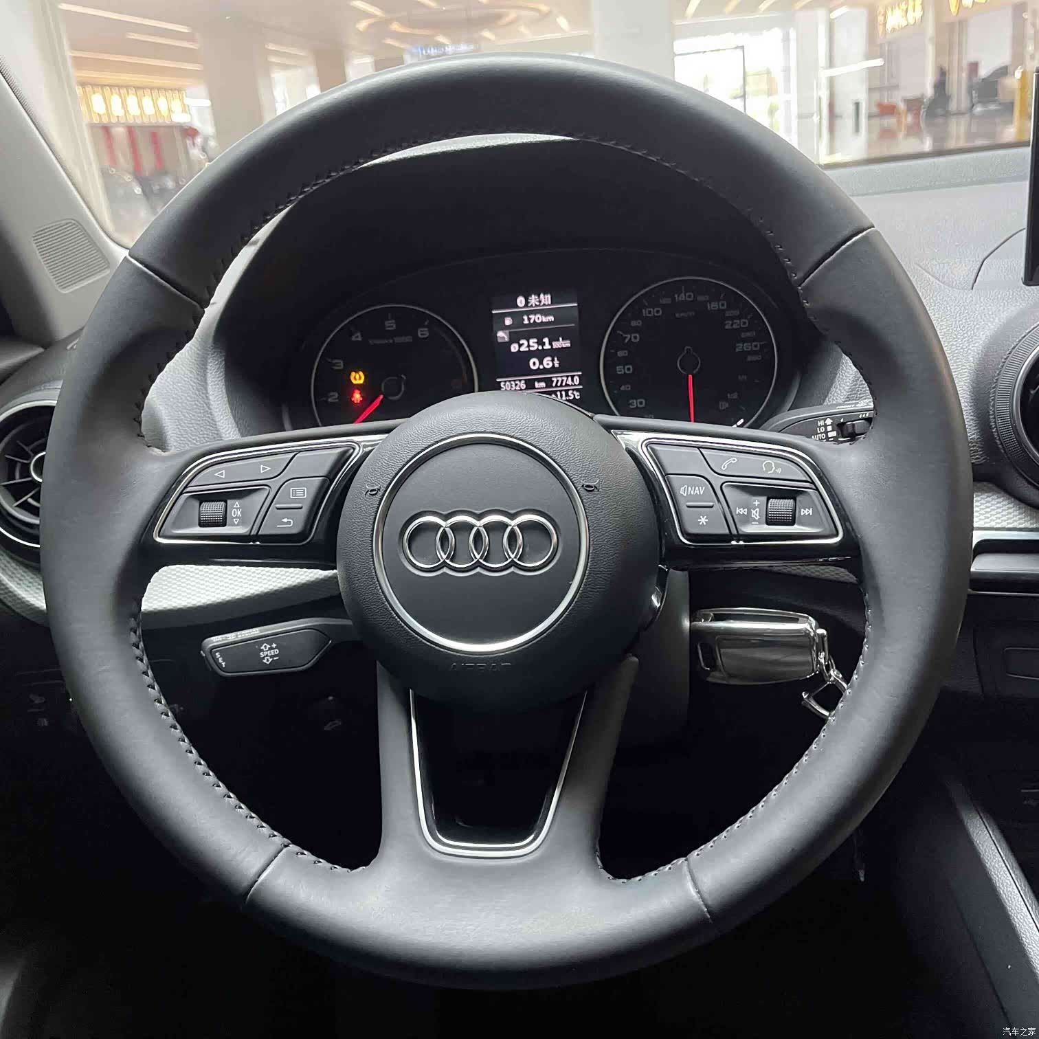 Audi Q2L, 2021 8