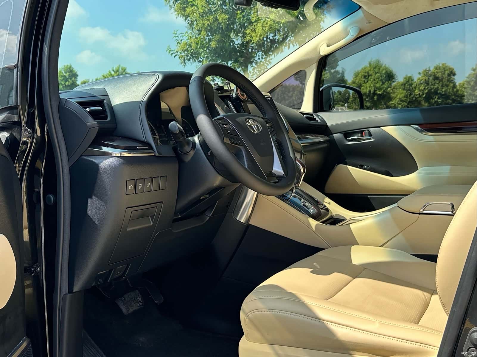 Toyota Alphard, 2017 4